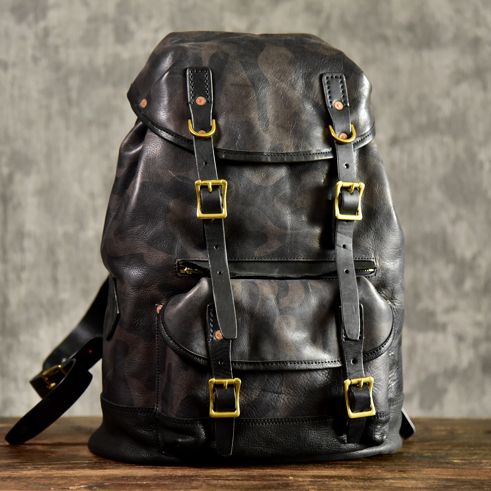 Original handmade Tanning Cow Leather Quality for Men's Trend Leather Rear Shoulder Bag Outdoor Travel Bag full copper hardware