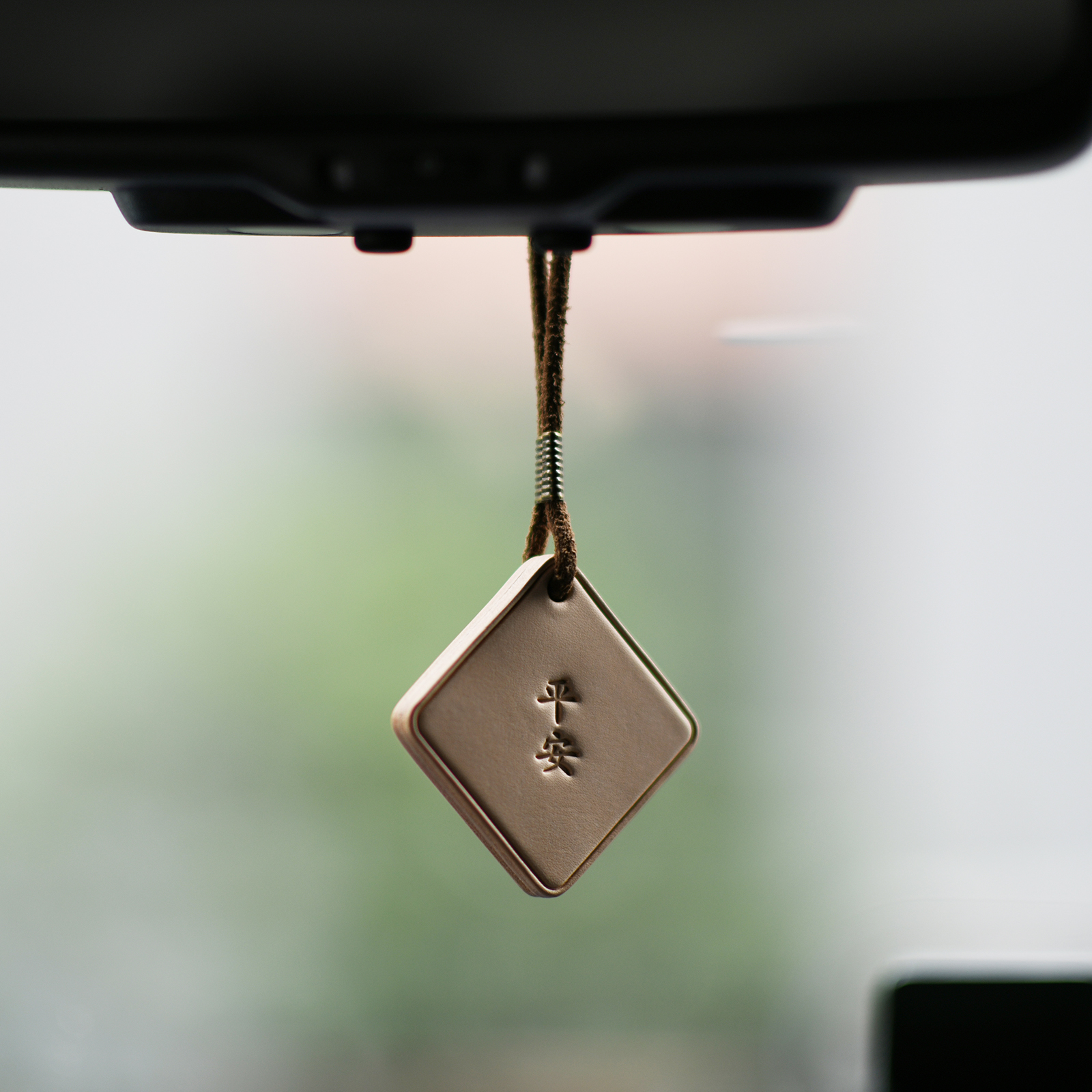 Pure handmade cowhide safety car pendant leather decoration pendant double-sided safety thickened vegetable tanned leather car pendant