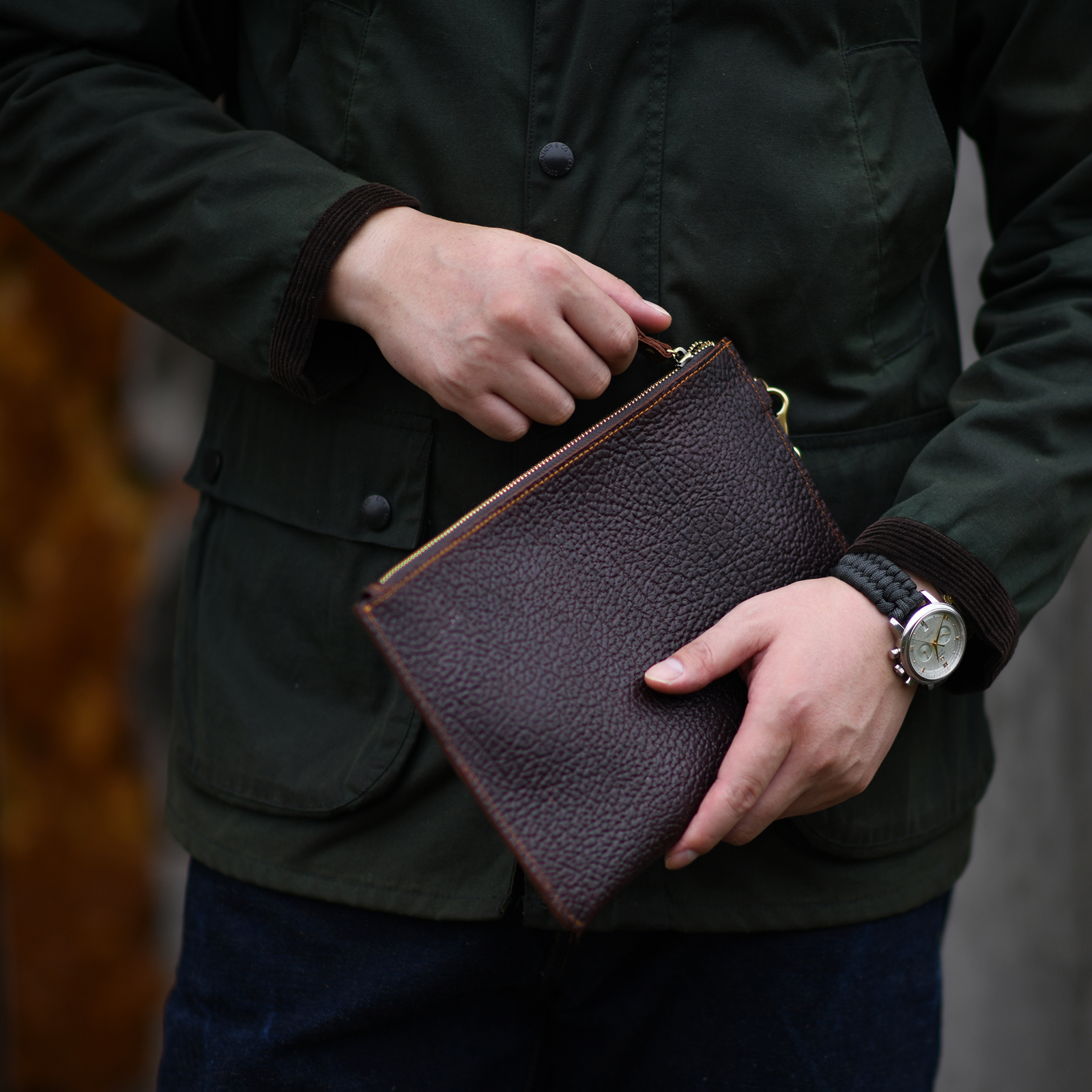 New Exterior Full Bull Leather Handbag for men and women Bracelet Hand Carrying Bag Head Layer Cow Leather Envelope bag minimalist approachate bag