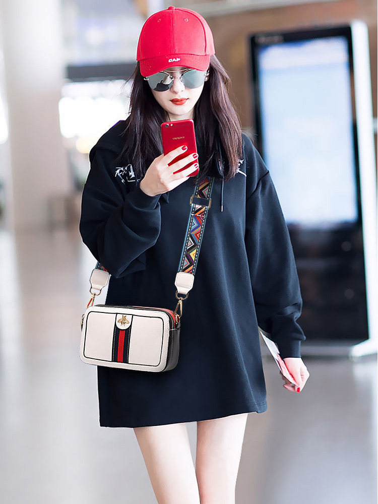 Bag women's Messenger bag 2022 new bag summer high-end foreign style all-match one-shoulder bee camera small square bag