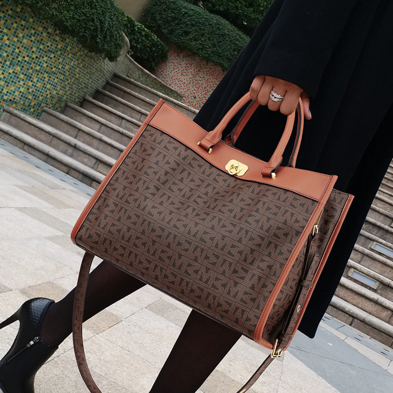 Bag Packs 2022 New Packs Large Capacity Fashion Atmosphere Superior Sense Foreign Pie Middle-aged Lady Light Lavish Handbag