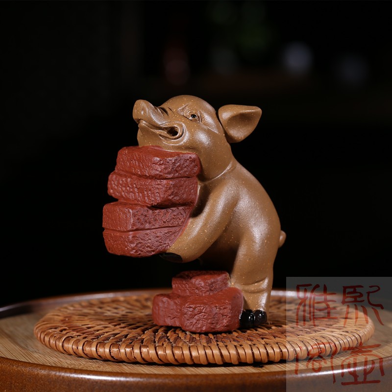 Yixing purple sand moving brick pig cute inspirational pig sculpture ornaments Handmade pig car decoration Tea play specials