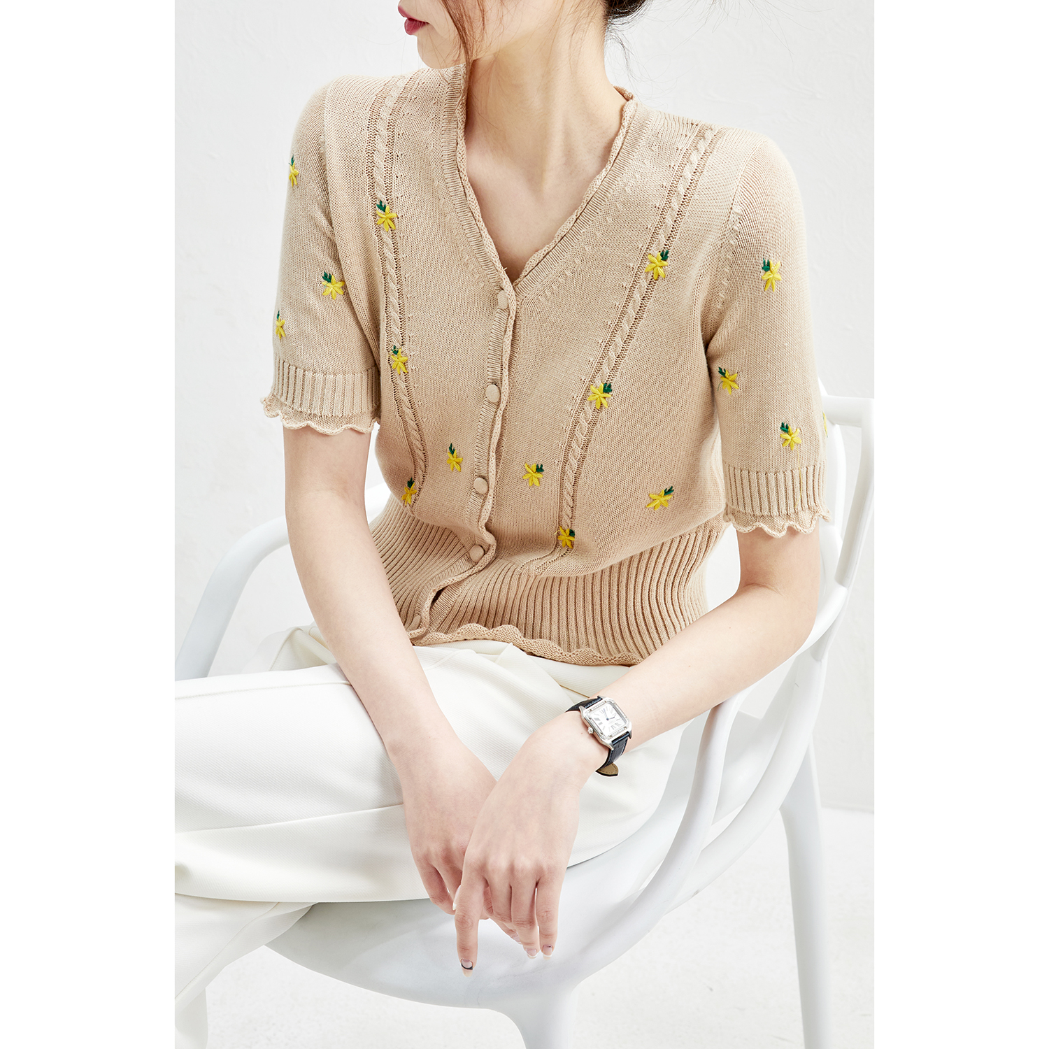 The Jung Mei (ZZ0324759) romance with air sensation ~ flax material small daisy light retro floral side sleeves knit cardigan
