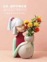 Красная лежащая девушка (нежный цветок симуляции орхидей)