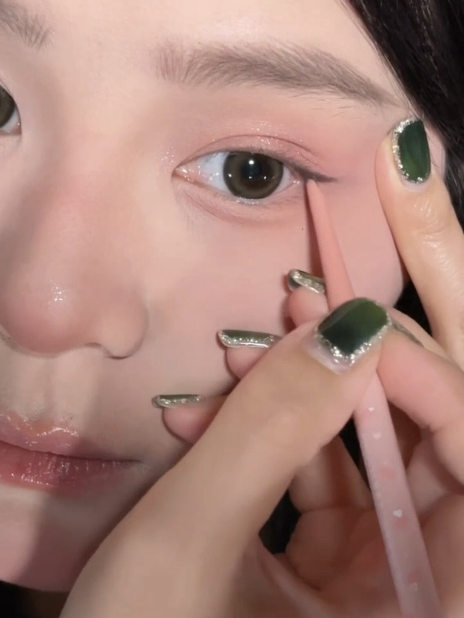 一支眼线胶笔，画出日常精致的神来之笔_眼线_淘宝美妆网