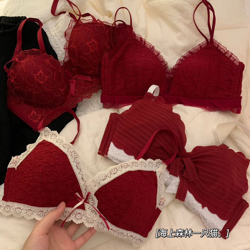 Red Lingerie for Women in Their Zodiac Year, Year of the Horse, for Good Luck, Small Bust Push-Up, Sexy Wireless Bra Set for Wedding Brides