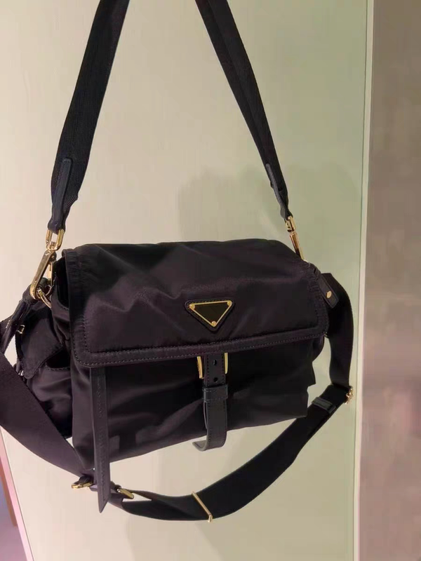 New Model of Celebrity-Inspired Imported Nylon Canvas Single-Shoulder Crossbody Bag with Triangle Logo, Single-Shoulder Crossbody Messenger Bag, Camera Bag