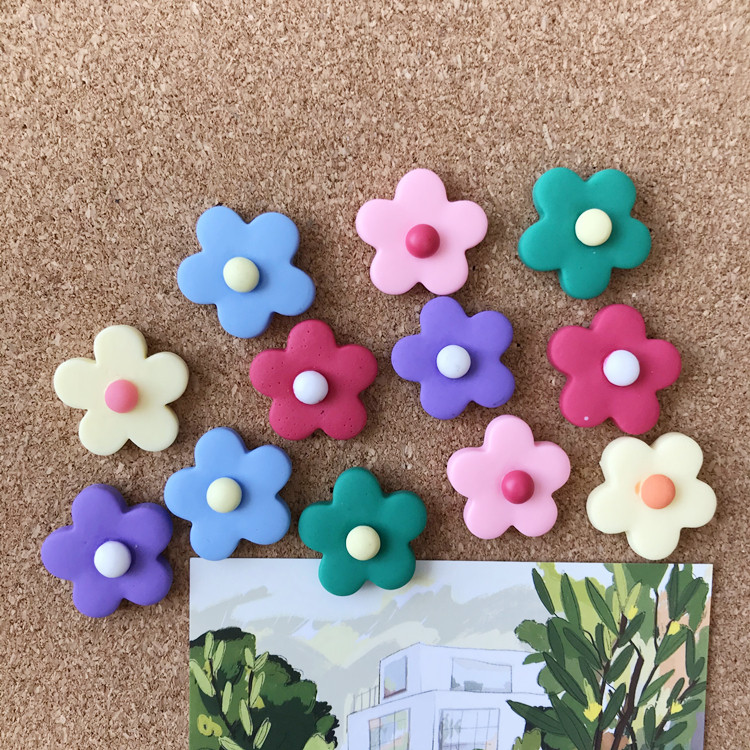 A set of 12 ins Hyuna flower cork nail felt board photo wall decoration thumbtack cork board press nail