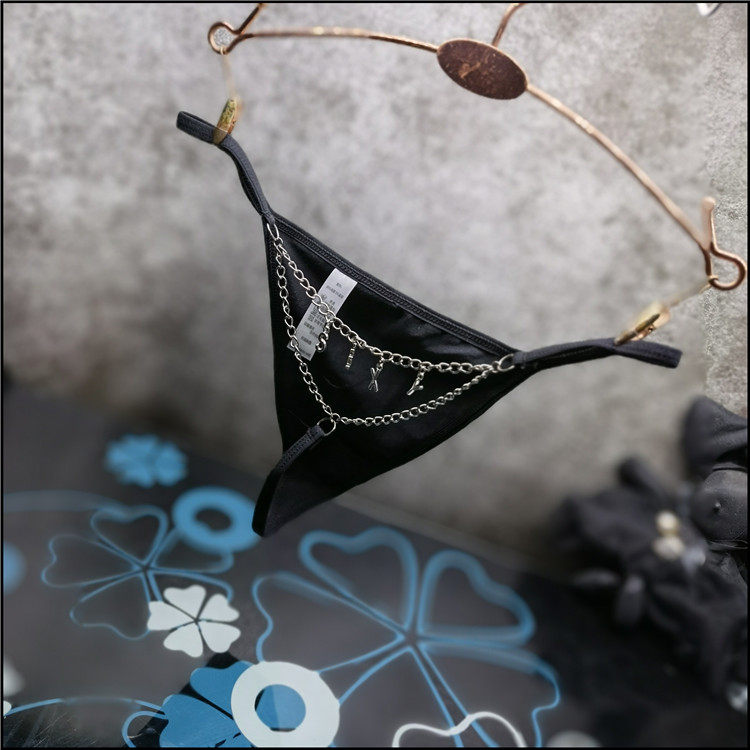 European and American Tiny pants metal letter chain sub black sexy T pants low waist cotton quality lace fabric pure color hollowed-out woman-Taobao