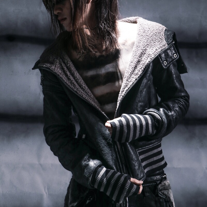 The Space between Us "Radiation" Dark Striped Fleece-Lined Slim-Fit Jacket Cotton Coat for Autumn and Winter The Space between Us "Radiation" Dark Striped Fleece-Lined Slim-Fit Jacket Cotton Coat for Autumn and Winter