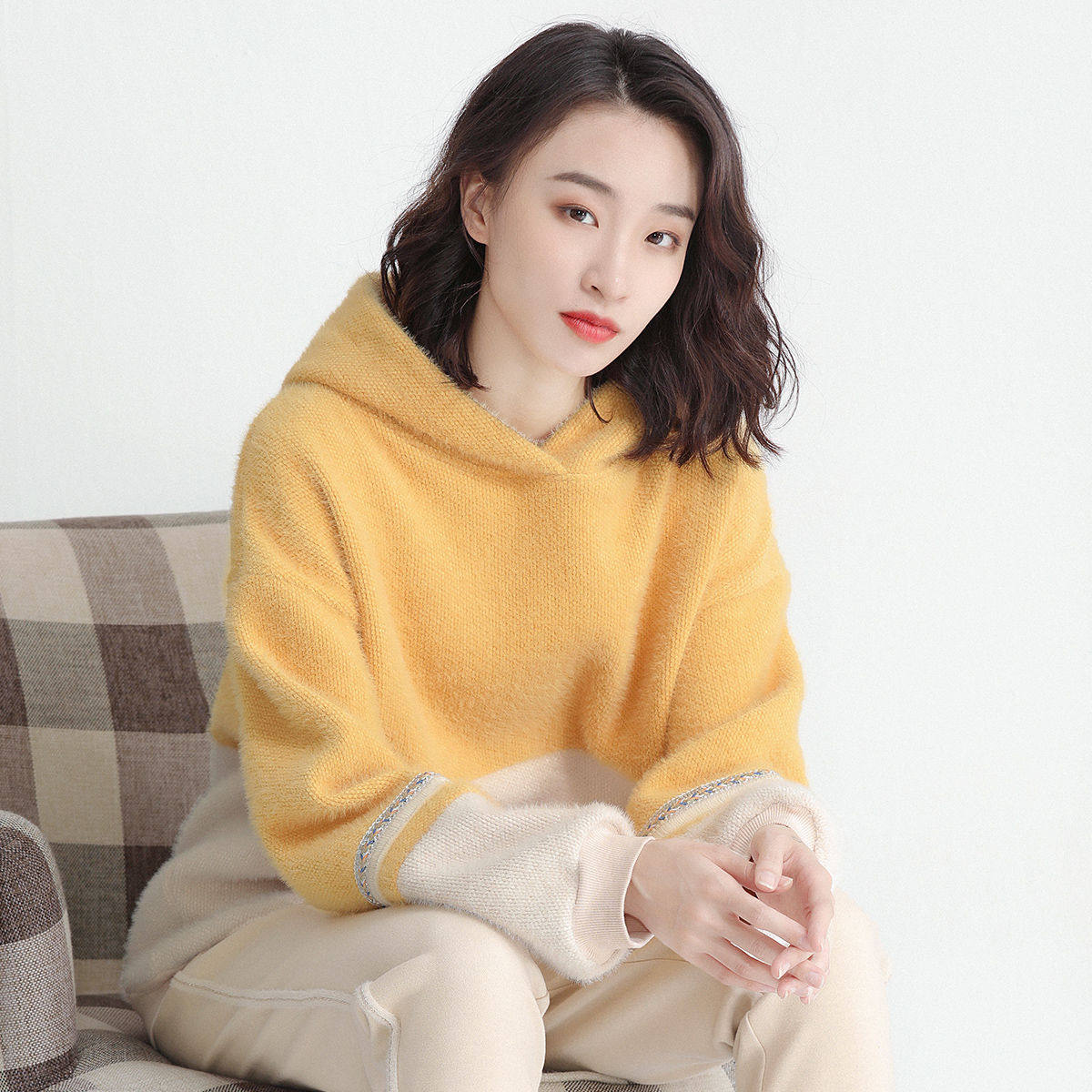 Free suction 2019 winter new fashion Korean version of simple casual stitching hooded long-sleeved loose sweater women's trend