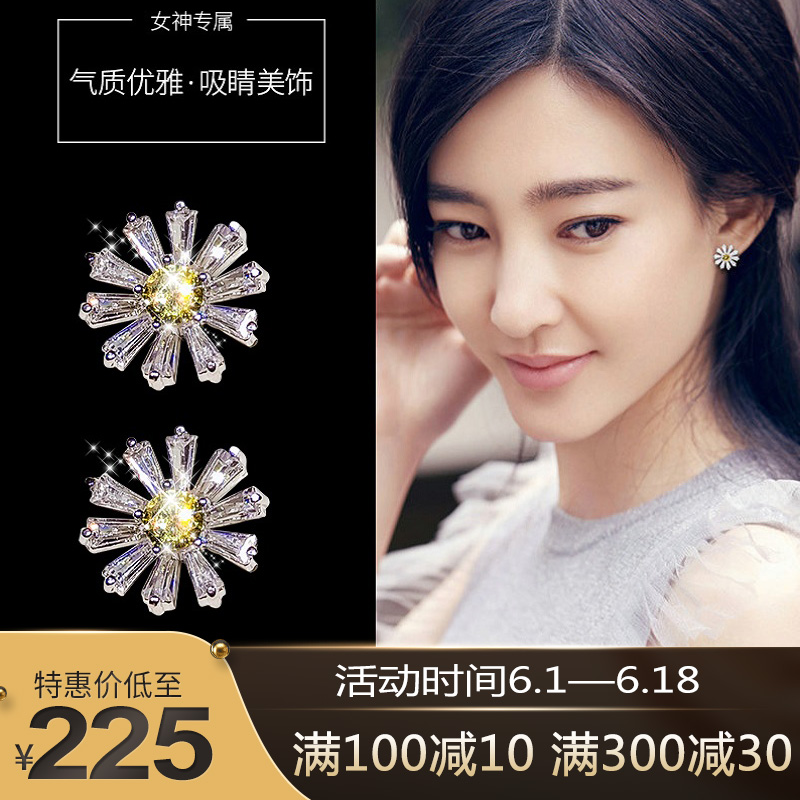 The new tide of daisy earneedle in 2020 new tide pure silver cold wind earrings of Korean temperament network red solar ear