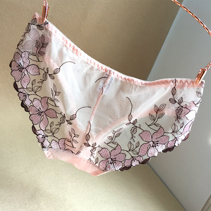 Three delivery 1st Faculty mesh Yarn Embroidery Lace Female Briefs Comfort Breathable Briefs Feminine Seductive Glamorous women's underwear
