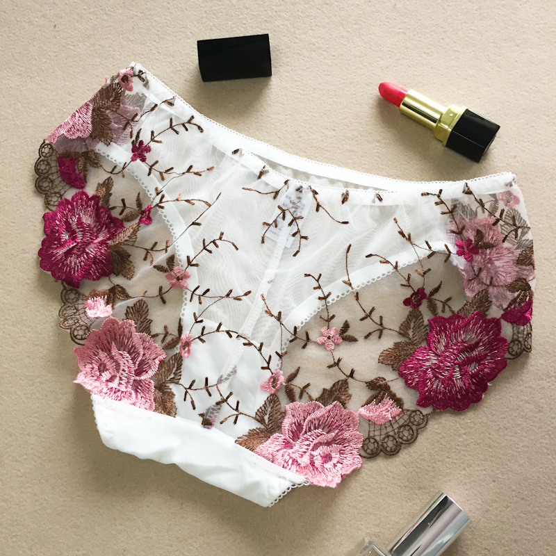 Japanese-Style Mesh Embroidered Lace Panties, Feminine, Breathable, Seductive, Embroidered Briefs, Charming and Comfortable for Young Women