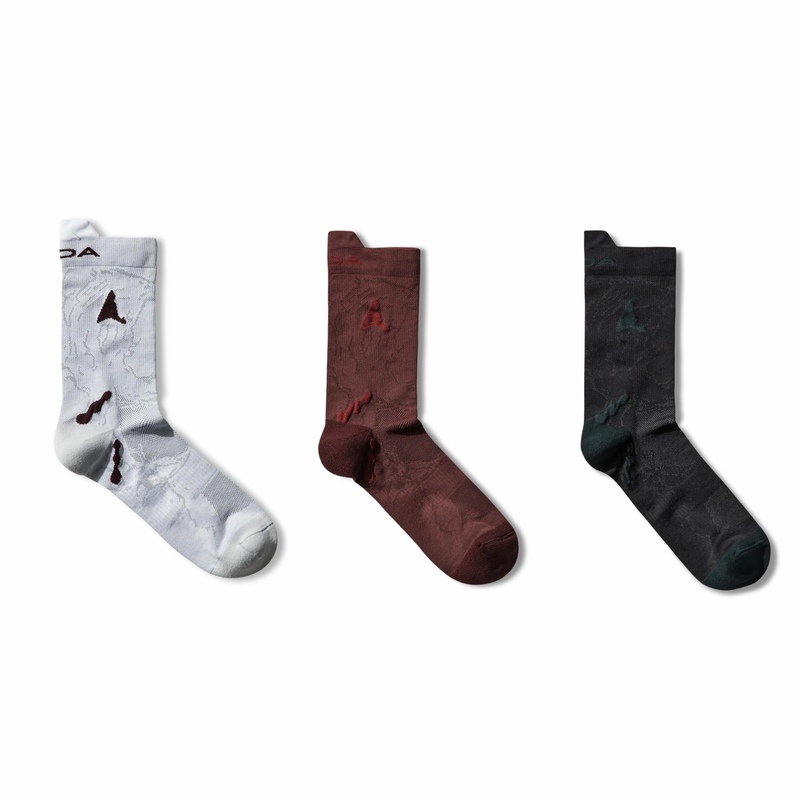 Bridggge In-Stock Roa Hiking 26Fw Ryli Antibacterial and Deodorant Embroidered Pattern Outdoor Sports Socks