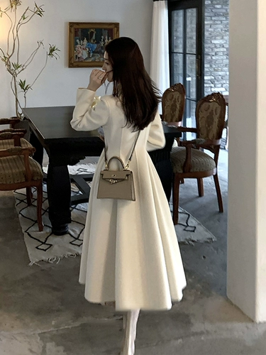 Зимняя элитная длинная шерстяная белая куртка