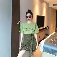 绿色上衣+绿格子短裙
