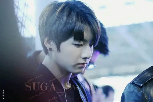 ( спецпредложение) BTS BTS BTS Тайняьюго Джонкук такой же красивый черный ветровка