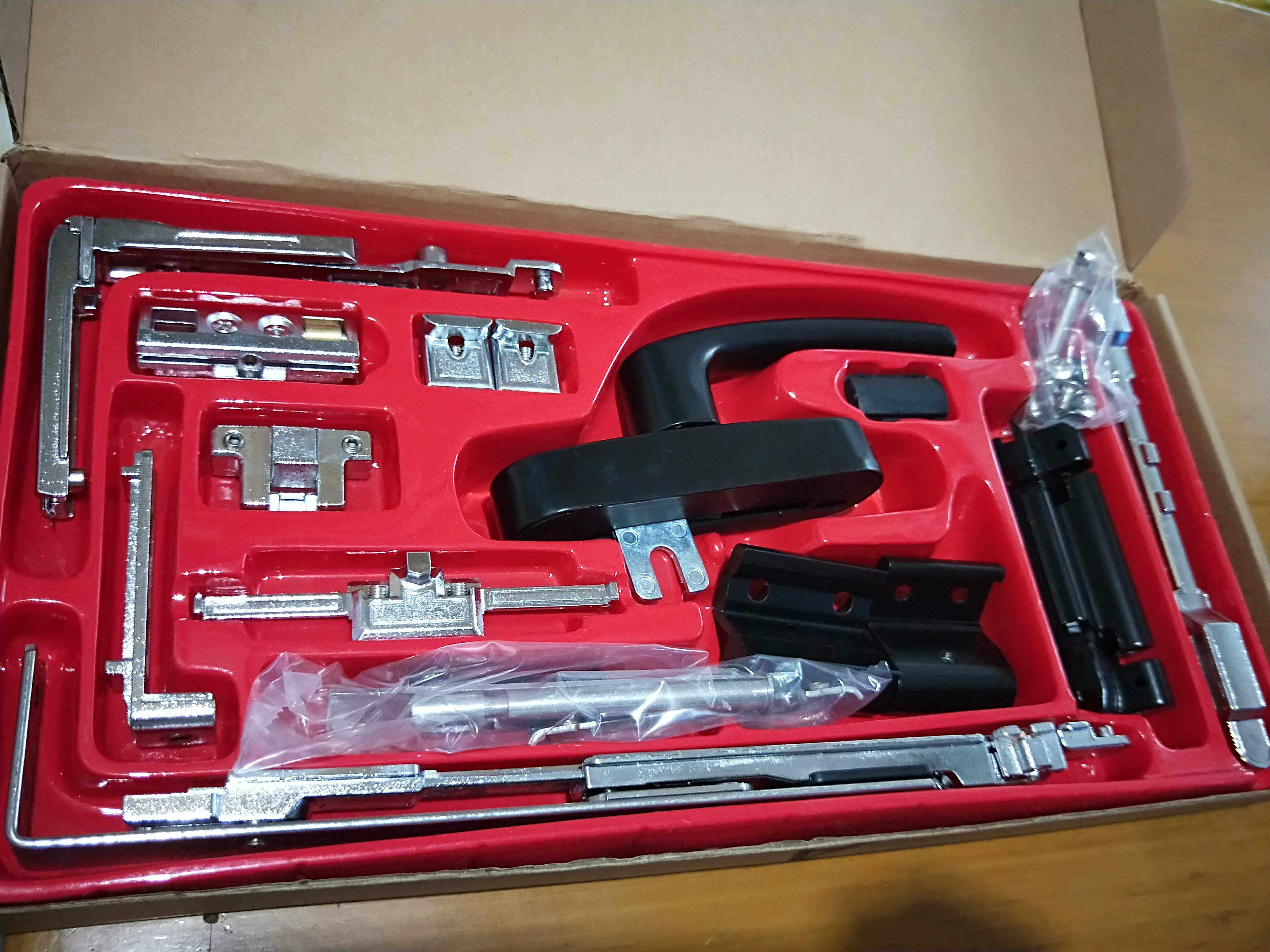 Inside-open inverted window lock in luxury aluminum alloy accessories