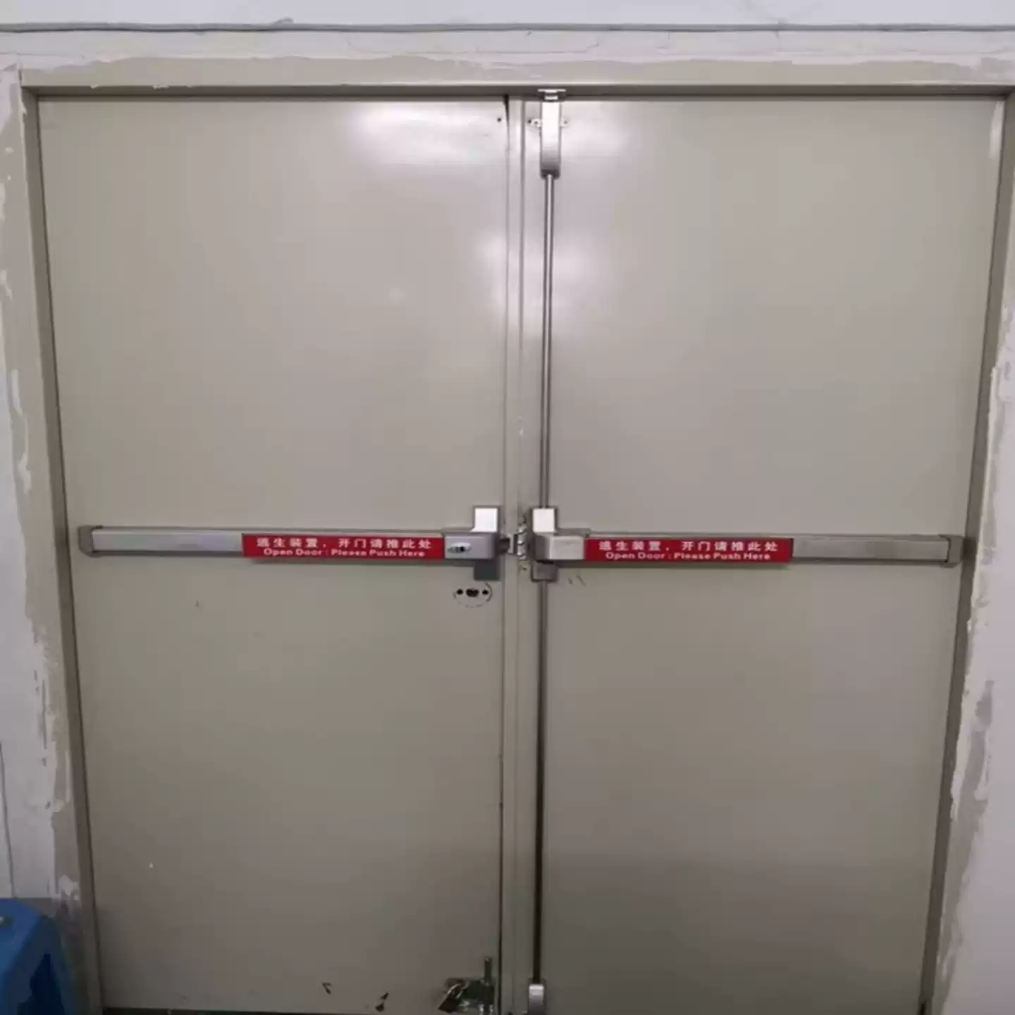 百佳消防门门锁平推式消防锁防火门逃生锁具