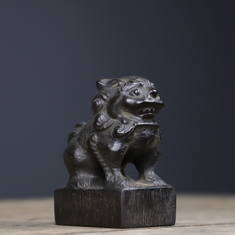 Antique Ancient Play Old Stone Carving Old Stone Tool Imitation Ancient Case Head Shanxi Zhengfaces Little Lion Chinese Case Head Tea Swing Pendulum Pieces