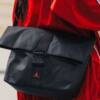 Nike NIKE member gift AJ sports outdoor leisure fitness cycling shoulder messenger bag black BG011-01