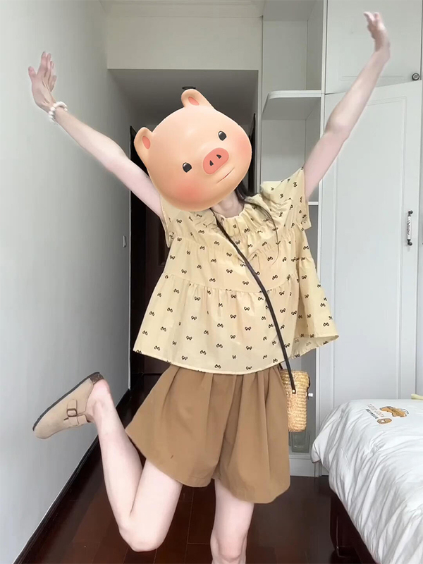 Tea-Themed Outfit Set for Petite Women, Summer Casual Sports Suit, Sweet and Age-Reducing Shirt and Shorts Two-Piece Set Tea-Themed Outfit Set for Petite Women, Summer Casual Sports Suit, Sweet and Age-Reducing Shirt and Shorts Two-Piece Set