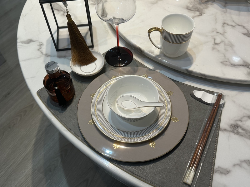 Yongrong Home Furnishings Light Luxury Striped Embossed Gold Bone China Tableware Set for Hotel Restaurant Clubhouse Business Banquets