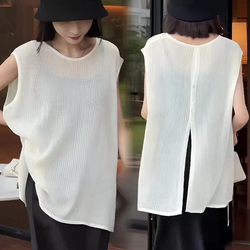 Designed Round-Neck, Back-Slit, Buttoned, Sleeveless Knitted T-Shirt for Women, New Thin Style for Spring and Summer, Sun-Protective and Breathable Cover-Up Designed Round-Neck, Back-Slit, Buttoned, Sleeveless Knitted T-Shirt for Women, New Thin Style for Spring and Summer, Sun-Protective and Breathable Cover-Up