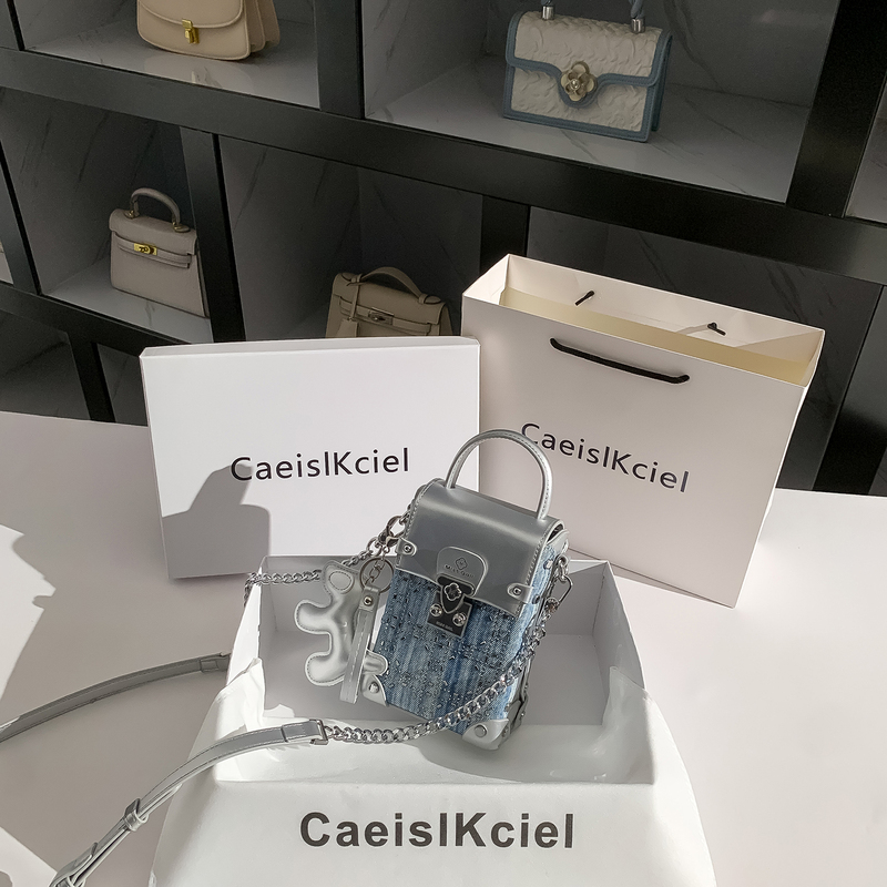 Caeislkciel Women's Bag High-End Rivet Denim Mobile Phone Bag Women's 2026 New Chain Shoulder Handbag