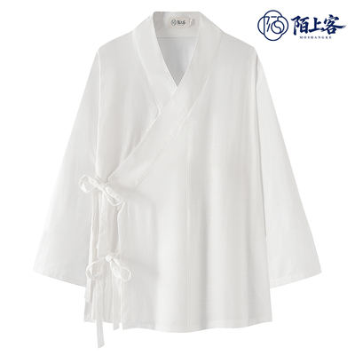 In summer, the "Moshangke" slanted middle garment is paired with a natural bambus-joint linen Hanfu with a cross-collar and loose daily pajamas as an inner lining