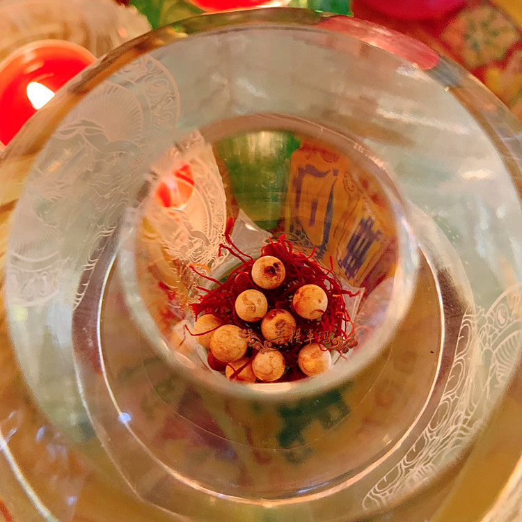 Iwazo took out the Jizo King Bodhisattva Fuzang Sturgeon To open the pagoda knot a single piece for the stupa Gawu box