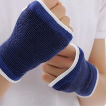 A pair of sports gloves (horizontal bar link to send) This link do not shoot-with the main baby synchronous delivery
