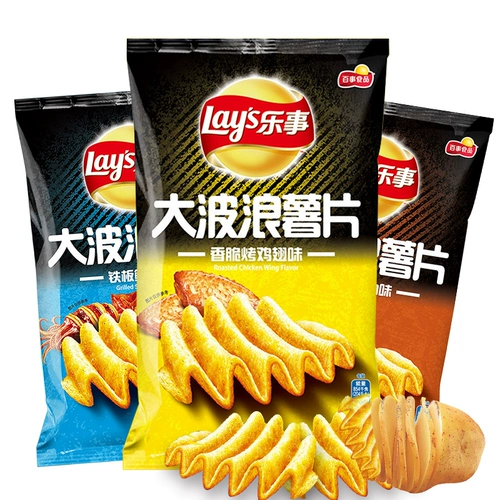 Музыка большая волна картофельных чипсов много -аффованная и доступная комбинация повседневных закусочных закуски с закусками Полная упаковка