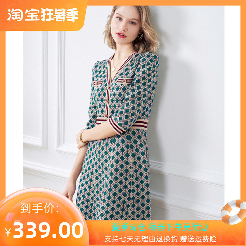 2020 autumn new poems fashion self-cultivation diamond V-neck knitted five-point sleeve dress female 6C50306580