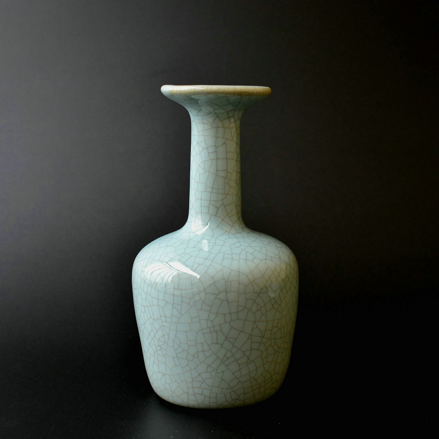 中国古美術・宋汝窯款天青釉銀口四方尊花瓶・工芸品・木箱付・文房具・風水開運・陶器 中国古美術・宋汝窯款天青釉銀口四方尊花瓶・工芸品・木箱付