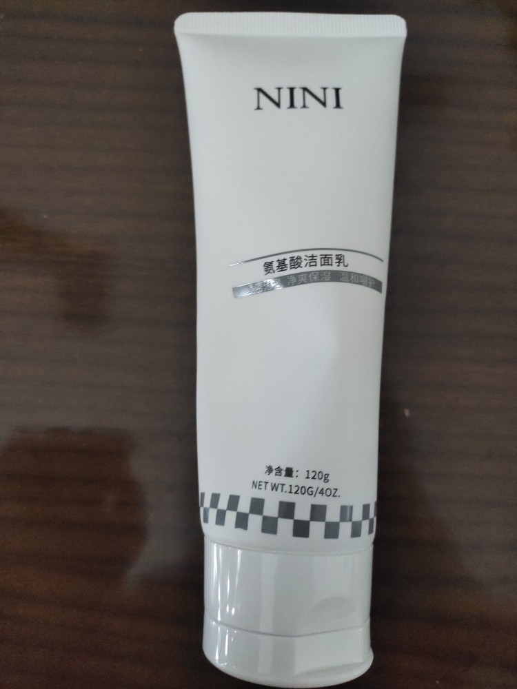 一款预防毛孔被撑大的洗面奶怎么样，它的价格贵不贵_搜券