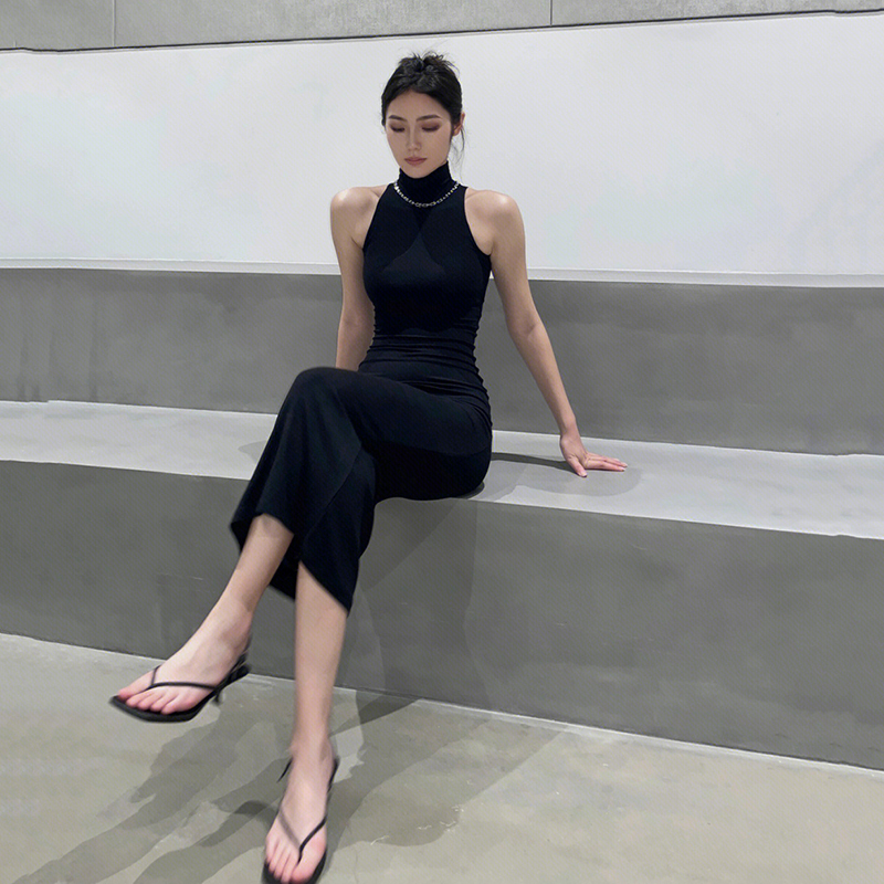 French-Style High-Neck Sleeveless Dress with a Cinched Waist for Women, Summer Elegant Hepburn-Style Tight-Fitting Bodycon Long Little Black Dress