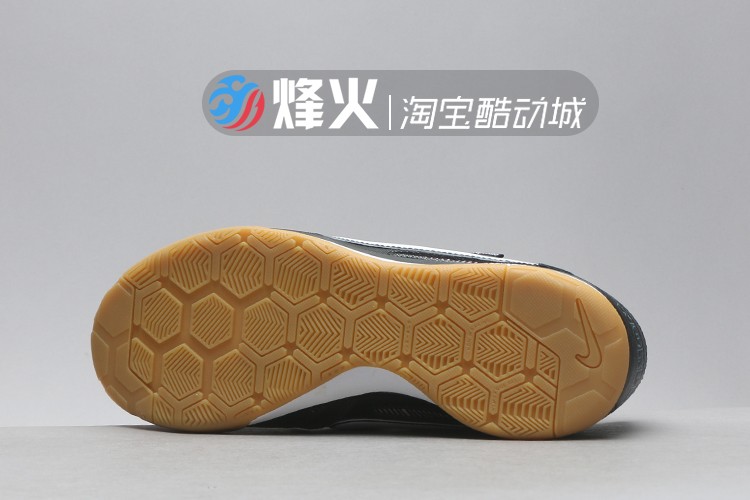 Giày bóng đá chung Bonfire Supreme x Nike SB Gato AR9821-001 116 400 - Giày bóng đá top giày sneaker nam
