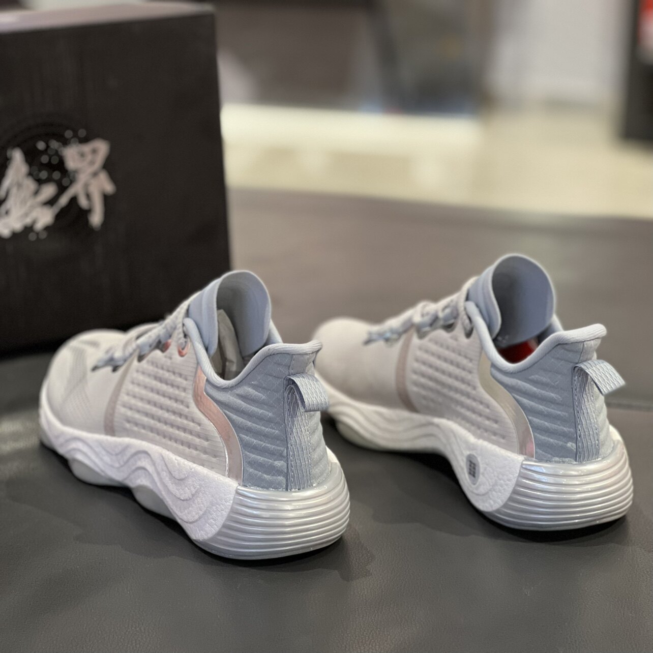 Li Ning Lining fitness shoes two eng men's shoes 2022 boundless lightweight rebound reflective sneakers AFVS003