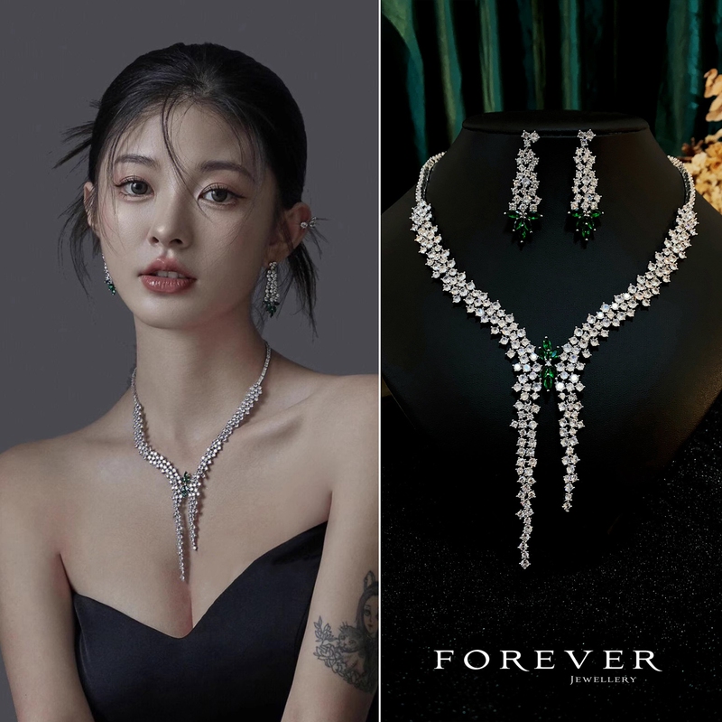 New Luxury Bridal Banquet Accessories Jewelry Zircon Inlaid Evening Dress Necklace Silver Needle Earrings Two-Piece Set