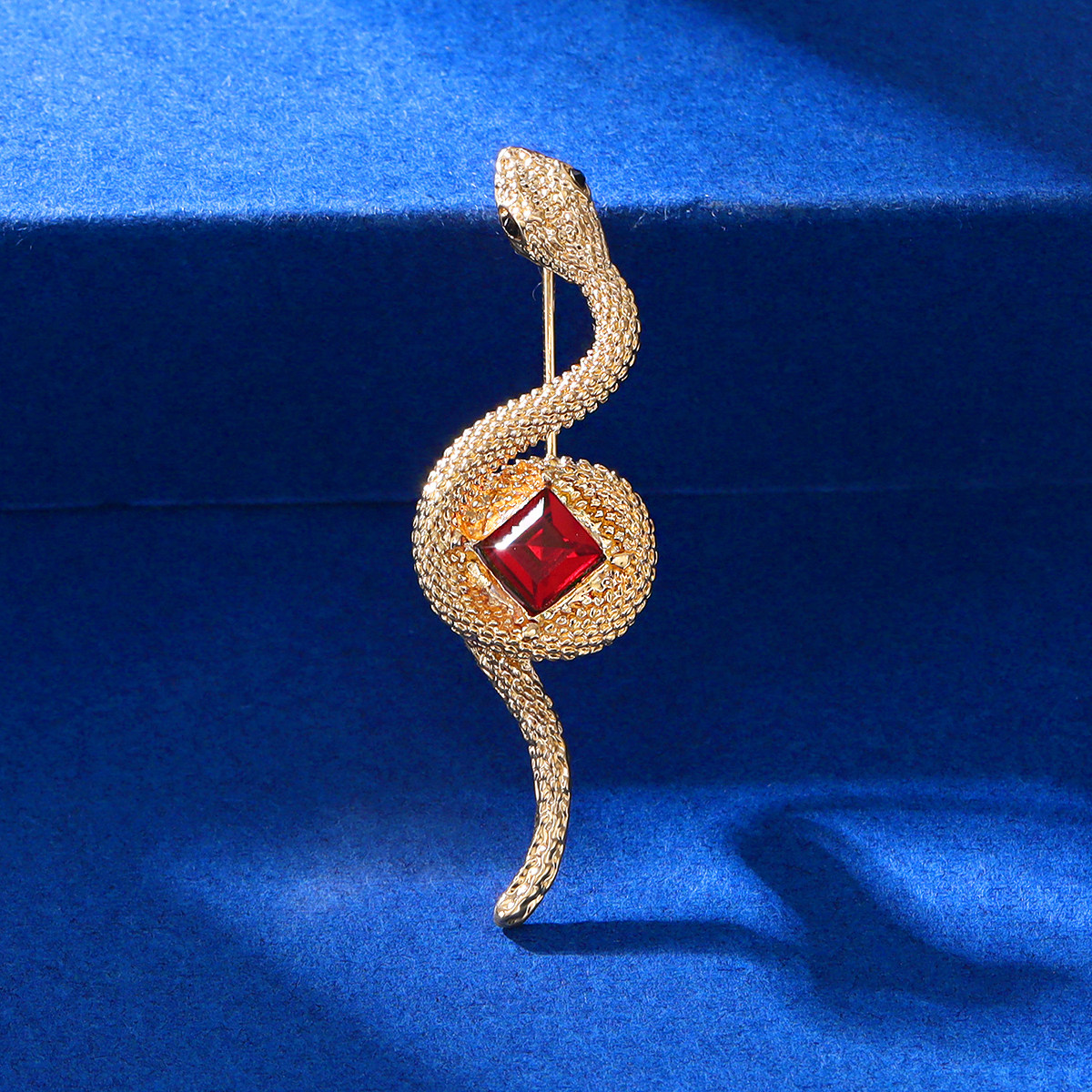New Year of the Snake Brooch - Unique and Creative Design, Alloy Diamond-Studded Snake Brooch, Exquisite Suit Accessories Pin