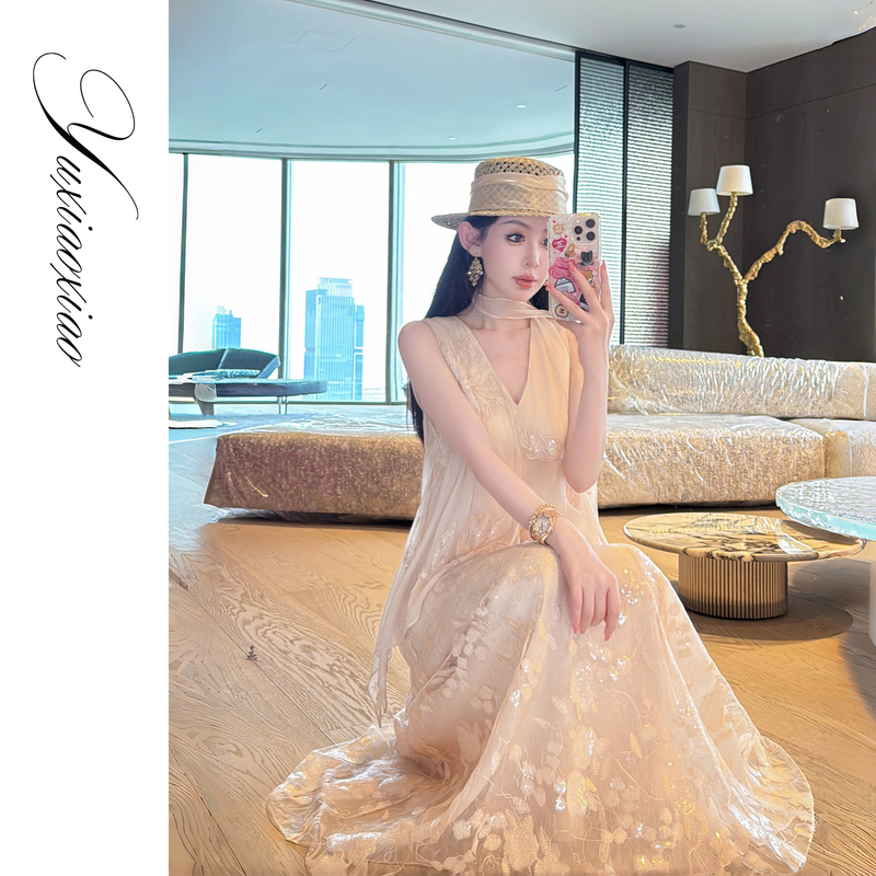 Yu Xiaoxiao【Apricot Blossom Zen】Dreamy and Ethereal Mesh Floral Embroidery V-Neck Sleeveless Top & Long Skirt Yu Xiaoxiao【Apricot Blossom Zen】Dreamy and Ethereal Mesh Floral Embroidery V-Neck Sleeveless Top & Long Skirt