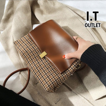 Hong Kong leather fonck2022 new high-quality texture niche is popular this year Messenger commuter bag womens autumn and winter