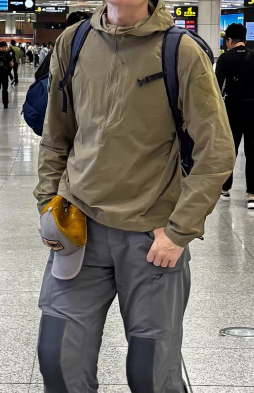 Unisex Leaf Military-Style Soft Shell Waterproof Breathable Outdoor Travel Hiking Fitness Daily Casual Versatile