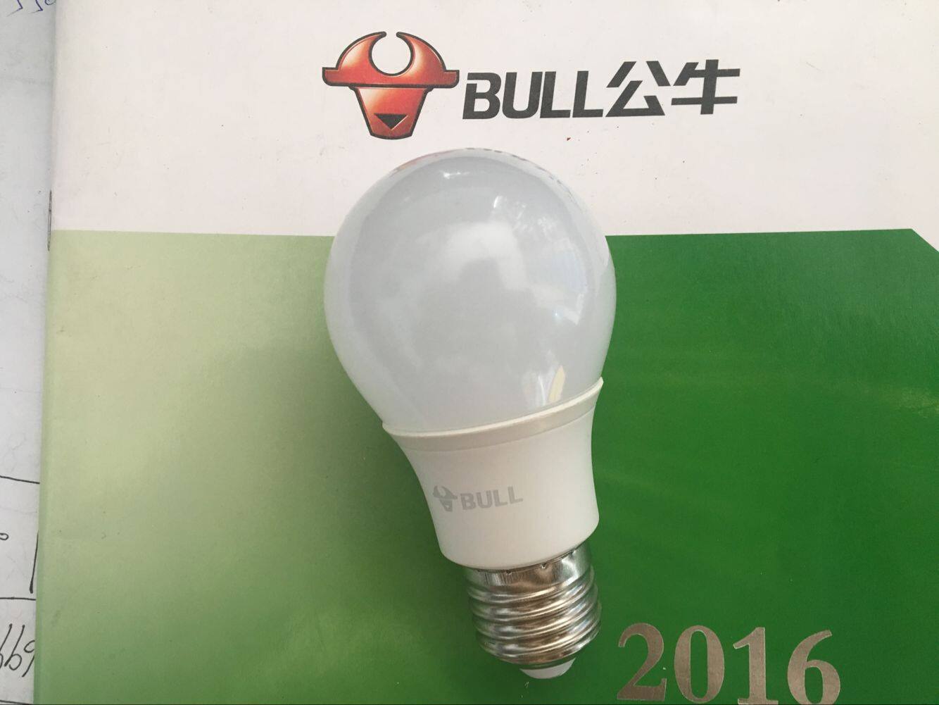 Bull LED Ball Bubble 5W E27 screw mouth lamp holder warm cold white yellow light white light energy saving spiral light source Single light bulb