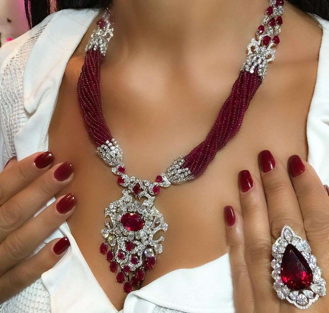 India International Jewellery Show Saffle Opal Diamond Bracelet Emerald Yellow Sapphire Ring Tanzan peridot