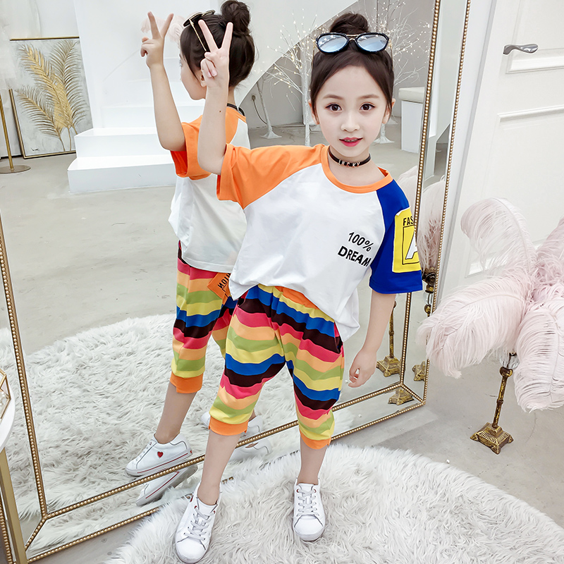 Cô gái Summer Outfit 2020 New Loose Air Sports Wear Cầu vồng sọc Little Girl Bảy quần hai mảnh.