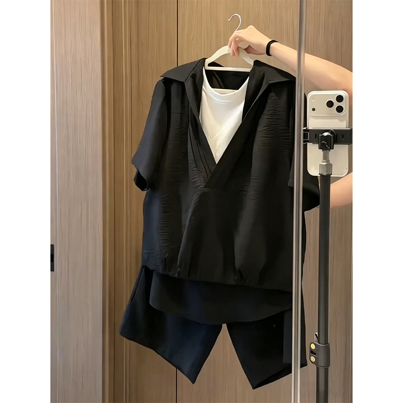 Black Ice Silk Faux Linen Old Money Style Men's Summer Two-Piece Set with V-Neck Short-Sleeve T-Shirt and Relaxed Fit Five-Point Shorts