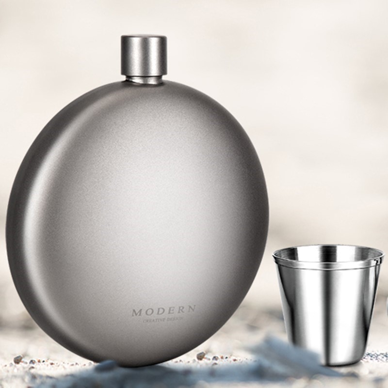 Germany 304 stainless steel wine jug outdoor portable small wine jug 4 two sets of pure titanium wine jug metal wine bottle gift inscription